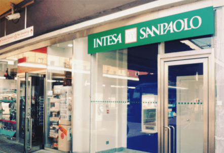 rRequirements for acquiring the Intesa Sanpaolo Bank students loan