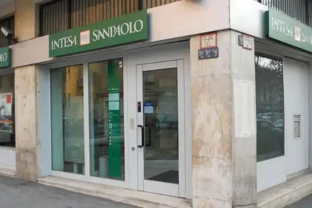 Who can apply for the Intesa Sanpaolo Banka mortgage loan